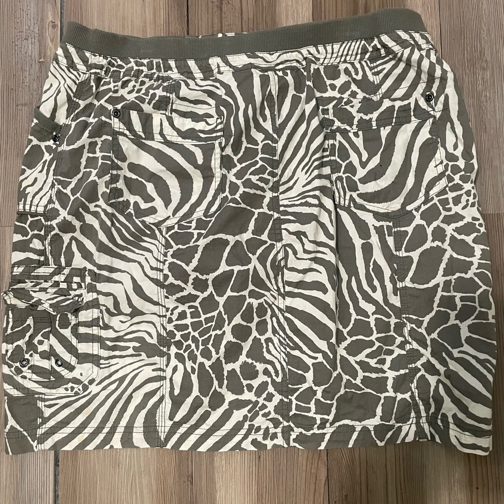 Chico's Safari Print Skirt - Olive Green & White - with front slit  (Size 14) - Picture 7 of 8